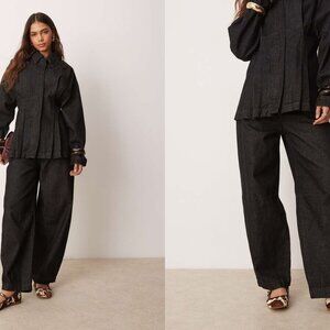 ASOS DESIGN Arch leg pants in black (sz8)